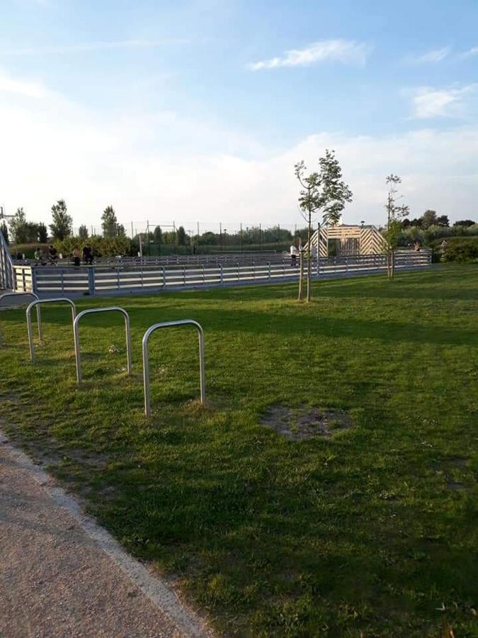 Luxueuze Stacaravan In Bredene Met Eigen Terras En Tuintje Exterior photo