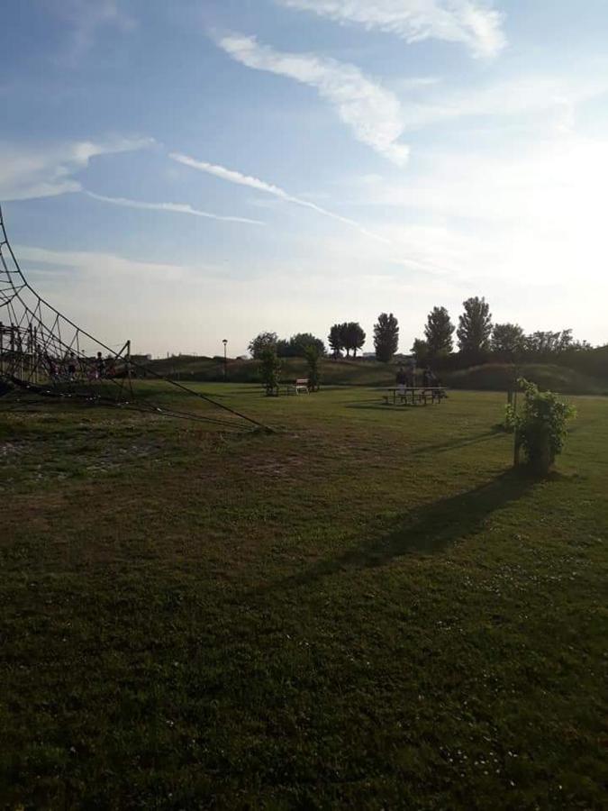 Luxueuze Stacaravan In Bredene Met Eigen Terras En Tuintje Exterior photo