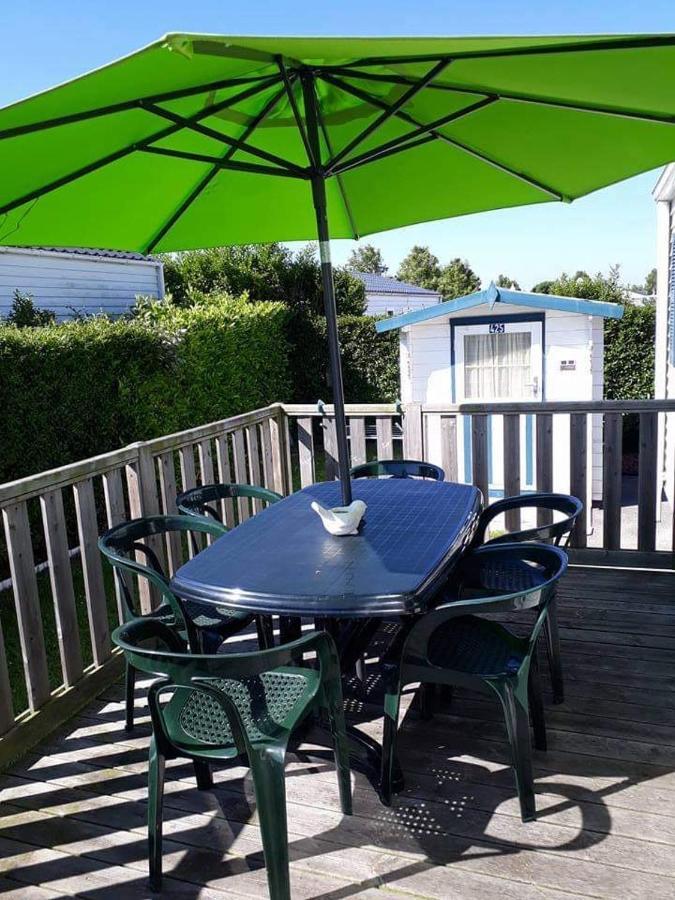 Luxueuze Stacaravan In Bredene Met Eigen Terras En Tuintje Exterior photo