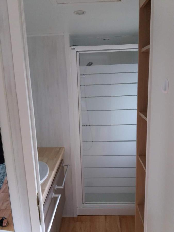 Luxueuze Stacaravan In Bredene Met Eigen Terras En Tuintje Exterior photo