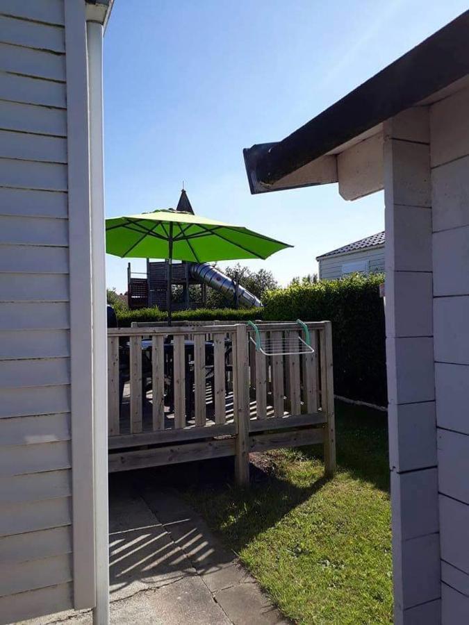 Luxueuze Stacaravan In Bredene Met Eigen Terras En Tuintje Exterior photo